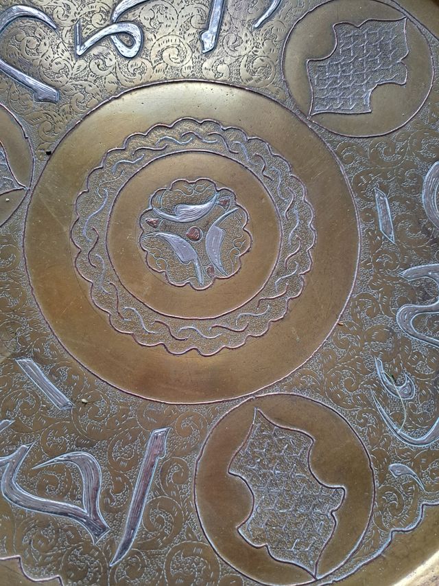 Antico vassoio intarsiato con bellissimi decori