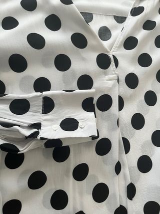Camisa de lunares de Mango Violeta