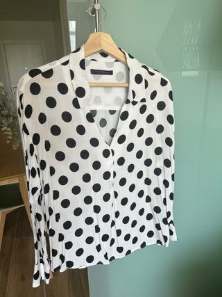 Camisa de lunares de Mango Violeta