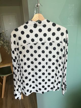 Camisa de lunares de Mango Violeta