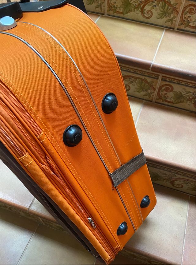 Maleta tamaño mediano