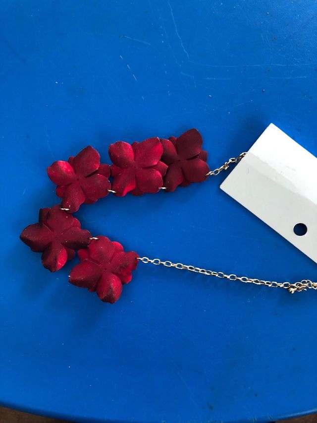 collar de flores