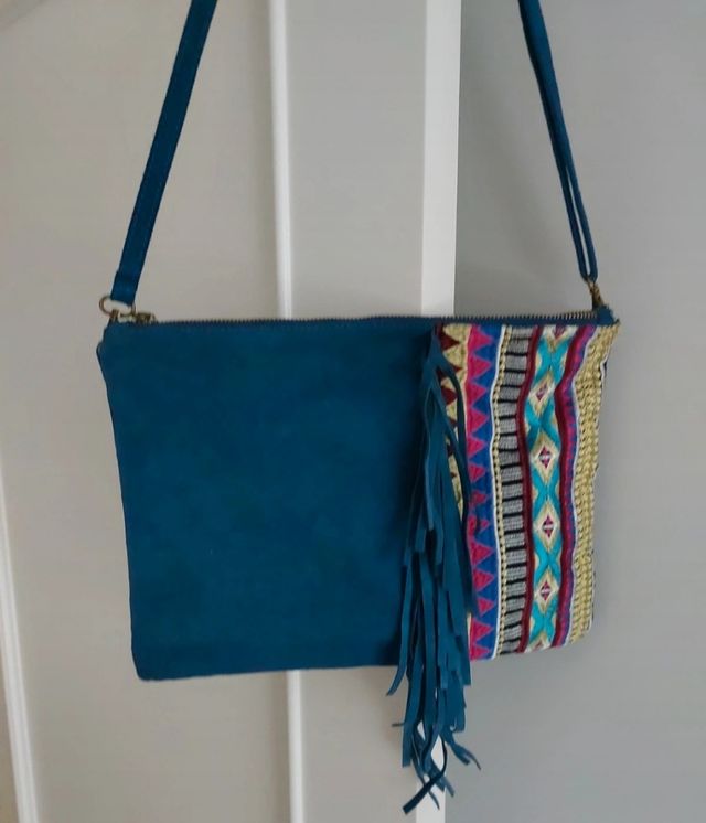 Bolso ante motivos étnicos.