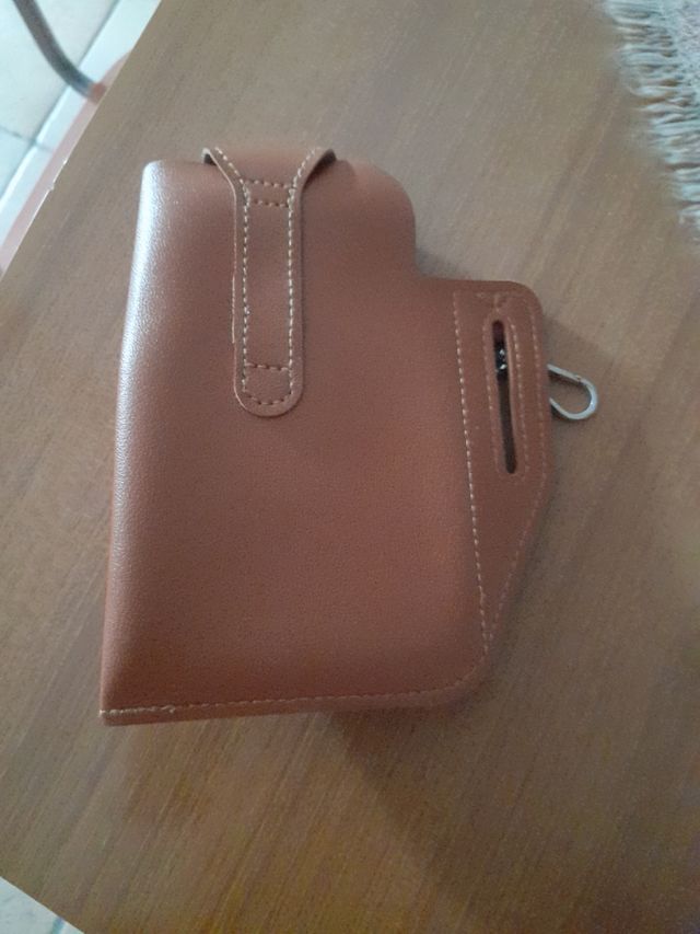 Porta sigarette e telefono