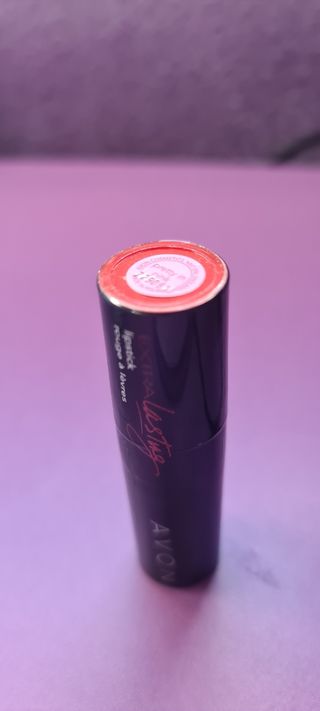 Pintalabios rosa claro larga duración