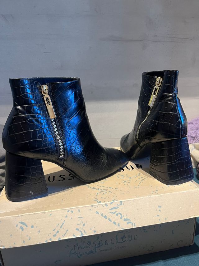 Botines negros Stradivarius