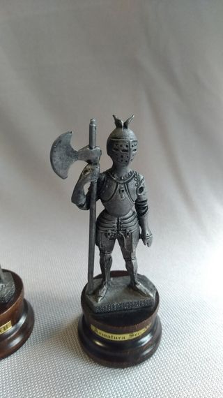 Due Armigeri in peltro