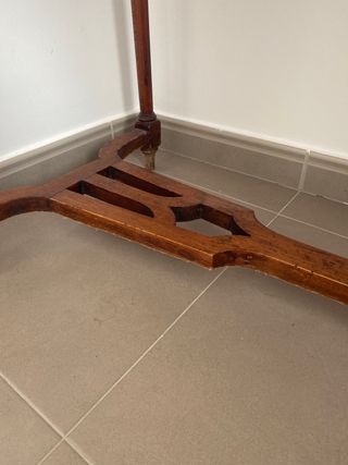 tocador antiguo con espejo