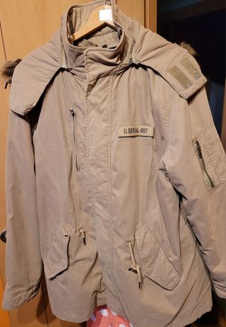 Chaqueta con capucha de hombre