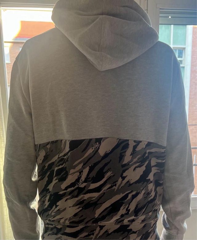 Sudadera gris