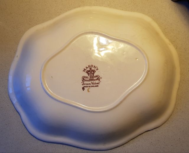 FUENTE OVALADA "BROWN VELVET"  23,5×25cm