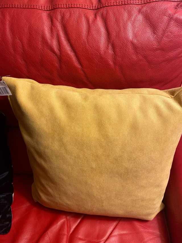 cojin sin estrenar, con etiqueta