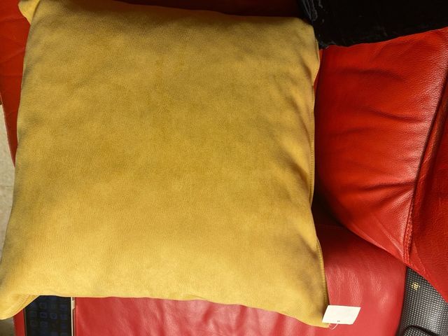 cojin sin estrenar, con etiqueta