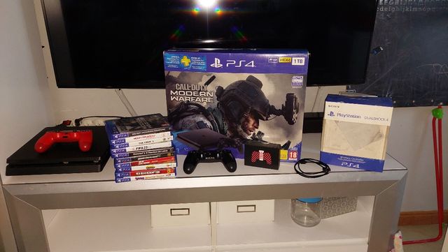 Pacote PS4 PlayStation 4, 1 jogo Call of Duty