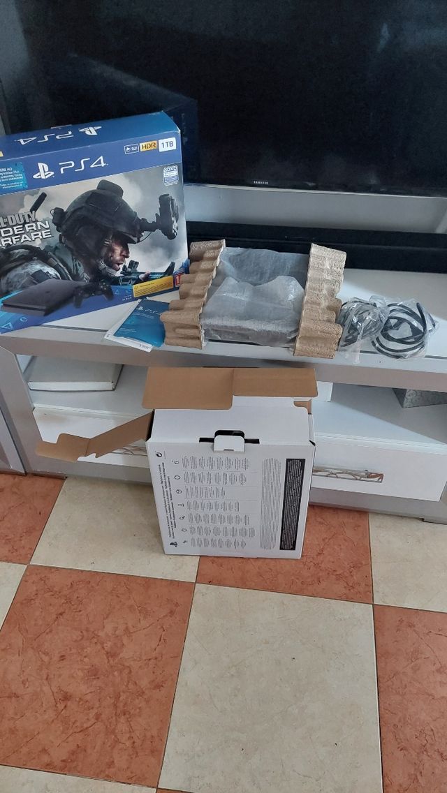 Pacote PS4 PlayStation 4, 1 jogo Call of Duty