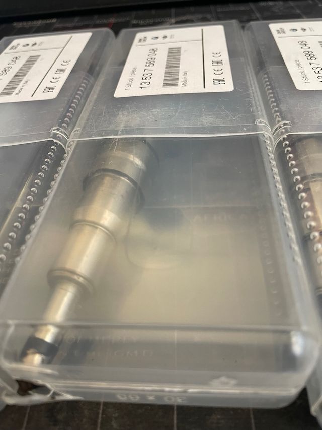 Inyector BMW 118i Ref: 13537589048