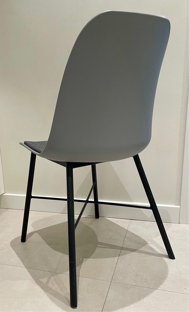 Silla patas metálicas y asiento polipropileno