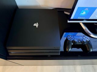 PS4 Pro 1 TB como nueva