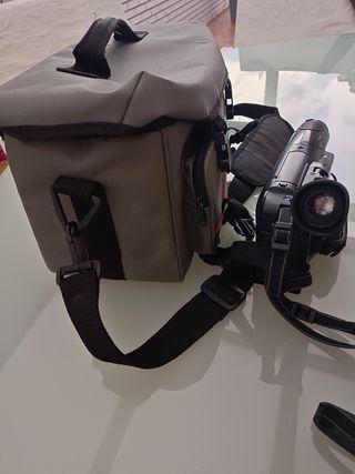 Cámara de video y funda