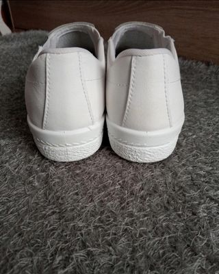 Zueco sanitario. Comfeet