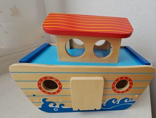 Arca de Noe con animales de madera