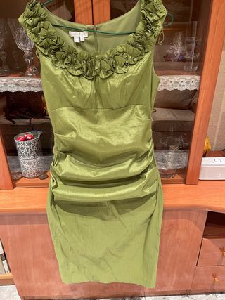Vestido satinado plisado en la cintura