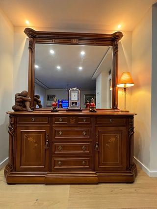 Aparador y espejo