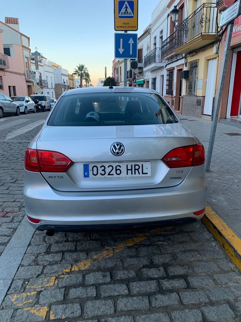 Volkswagen Jetta 2013 - foto 1