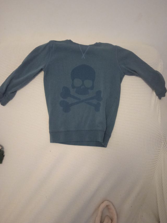 Scalpers talla 4 camisa y sudadera