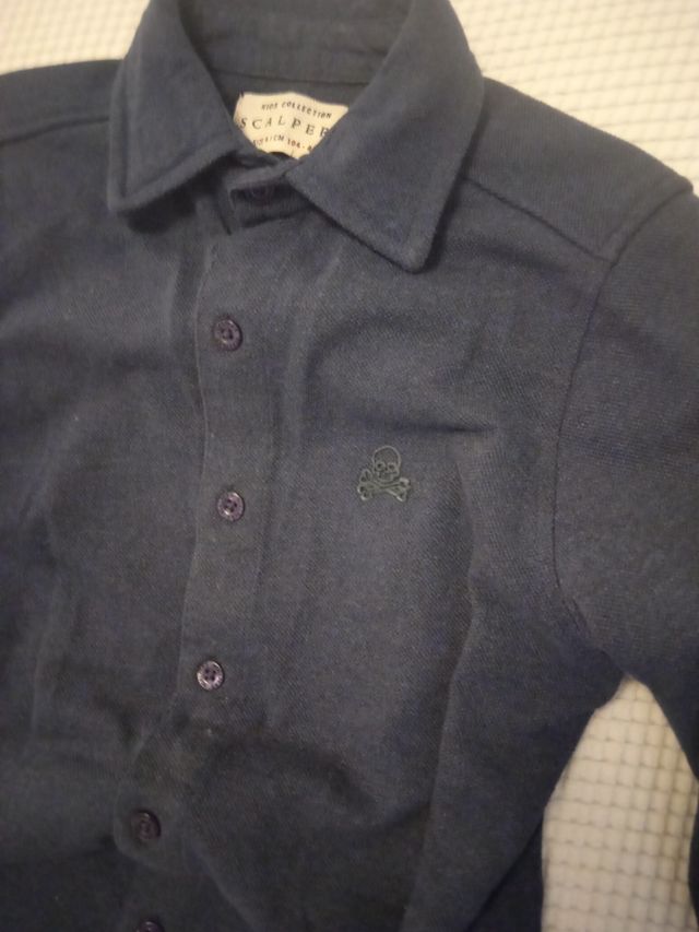 Scalpers talla 4 camisa y sudadera