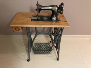 Maquina de coser antigua La Farril Valenciana