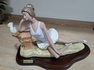 Figura de porcelana p.artisticas. turis
