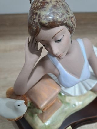 Figura de porcelana p.artisticas. turis