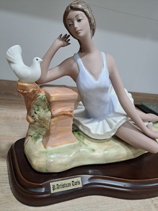 Figura de porcelana p.artisticas. turis