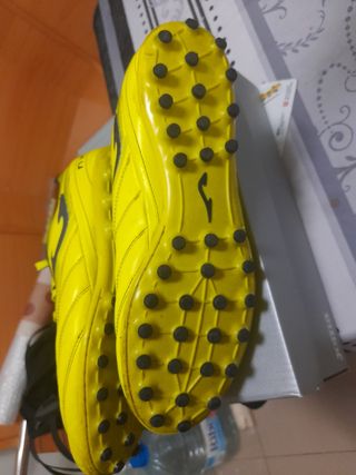 Botas  fútbol multitaco Joma