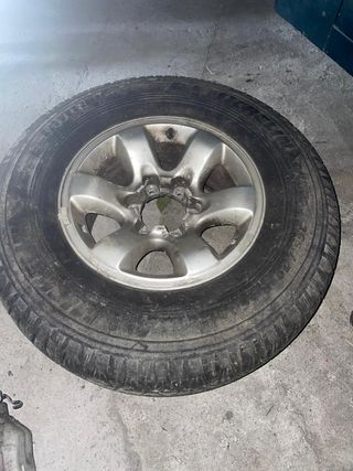 llantas de aluminio en 16" y neumáticos Michelin Nissan patrol gr y61