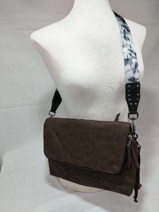 Bolso desigual mediano 