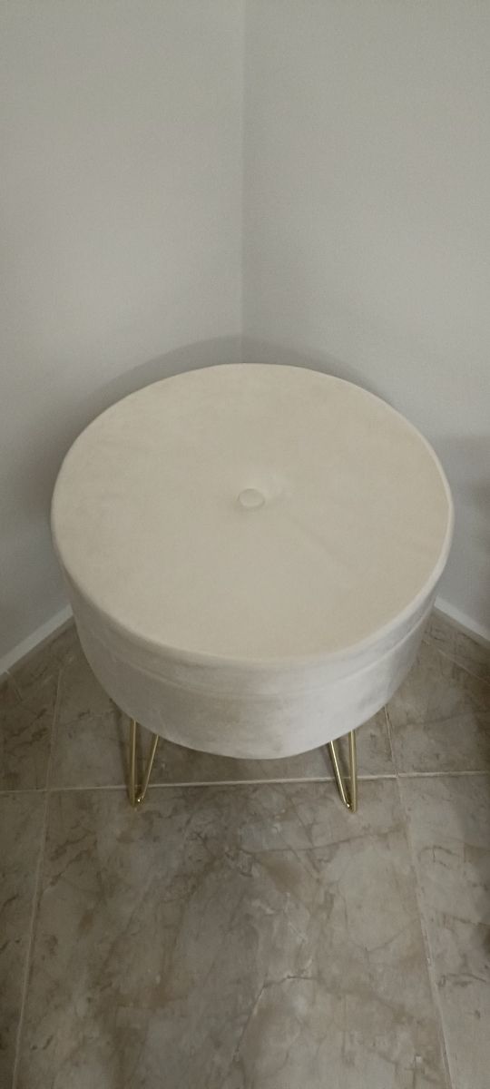 Taburete nuevo con almacenaje