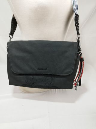 Bolso desigual mediano negro 