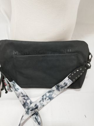 Bolso desigual mediano negro 