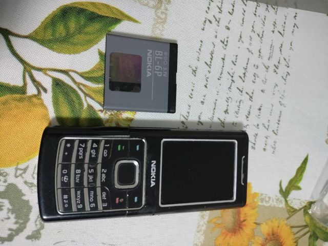 molti telefoni cellulari.