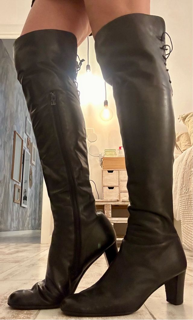 Botas por encima de la rodilla.