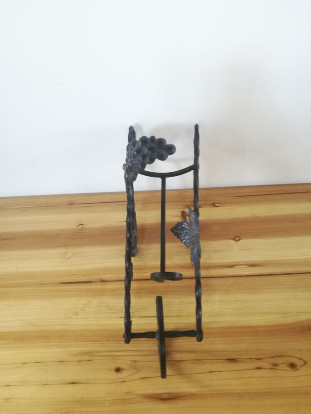 portabottiglia da vino in ferro battuto con foglia