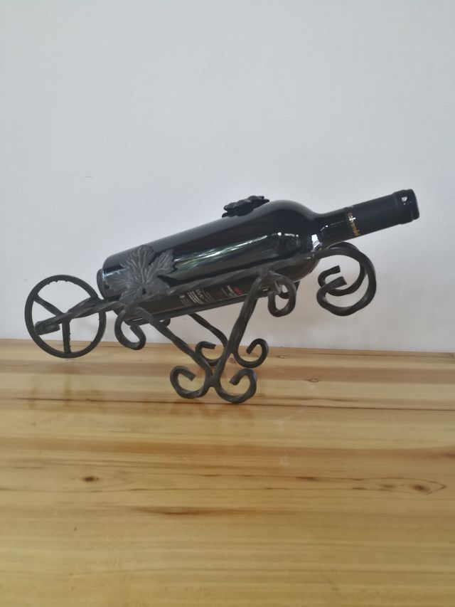 portabottiglia da vino in ferro battuto con foglia