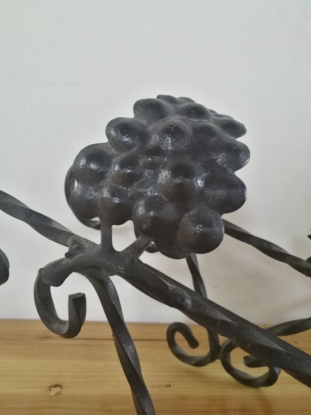 portabottiglia da vino in ferro battuto con foglia