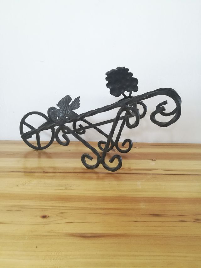 portabottiglia da vino in ferro battuto con foglia