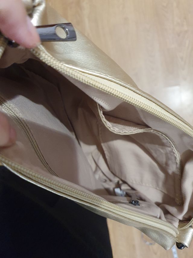 Bolso dorado nuevo