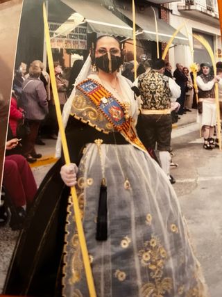 traje de fallera ala antiga , 
