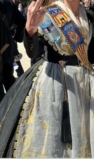 traje de fallera ala antiga , 