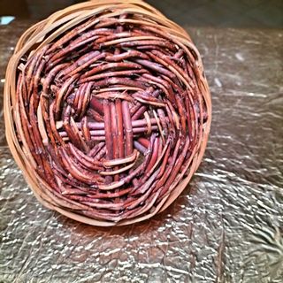 Cestino intrecciato a mano